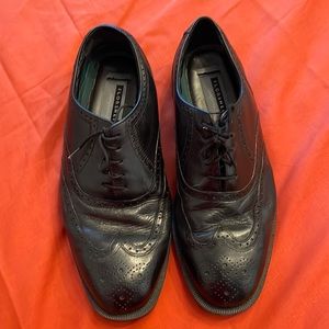 Men’s Florsheim size 9 dress shoes, black, good condition